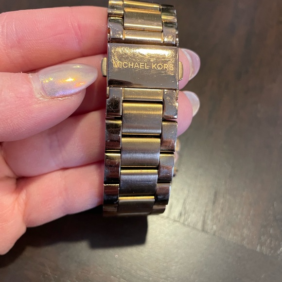 Michael Kors Rose Gold Watch - Picture 7 of 7